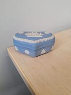 Wedgwood Jasperware hartvormige deksel doosje, Antiek en Kunst, Curiosa en Brocante, Ophalen of Verzenden