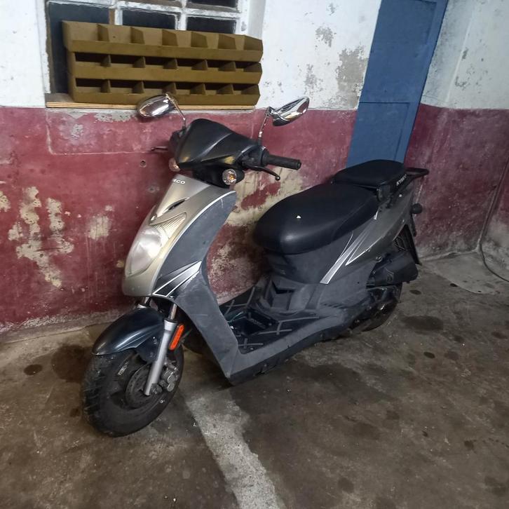 Kymco aggetily 50 niet helemaal compleet zonder kenteken, Fietsen en Brommers, Scooters | Kymco, Zo goed als nieuw, Overige modellen