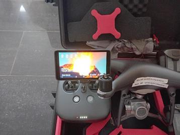 DJI PHANTOM 4 PRO obsation in CASE  met ingebouwd scherm beschikbaar voor biedingen