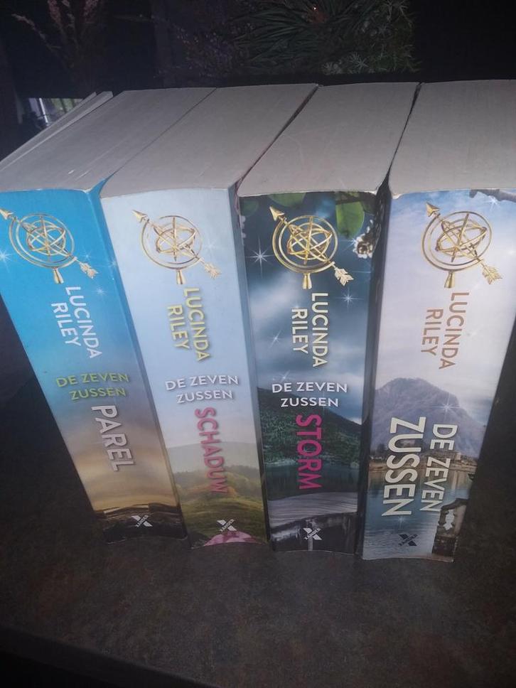 Zeven zussen van linda riley, Boeken, Romans, Zo goed als nieuw, Ophalen of Verzenden