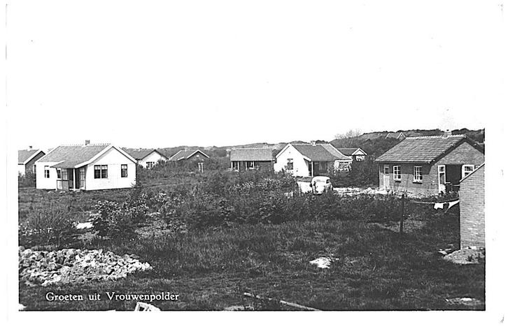 700486	Vrouwenpolder	Zeeland	1956	Bungalow Gelopen met post, Verzamelen, Ansichtkaarten | Nederland, Gelopen, Zeeland, 1940 tot 1960