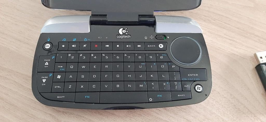 Logitech Di Novo mini - mini toetsenbord, Computers en Software, Toetsenborden, Zo goed als nieuw, Qwerty, Draadloos, Opvouwbaar