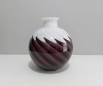 Italiaanse bol vaas uit Florence opaline glas., Overige kleuren, Ophalen of Verzenden, Minder dan 50 cm, Glas