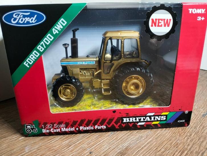 Te koop Britains Ford 8700 4-WD Gold Edition Gelimiteerd., Hobby en Vrije tijd, Modelauto's | 1:32, Nieuw, Tractor of Landbouw