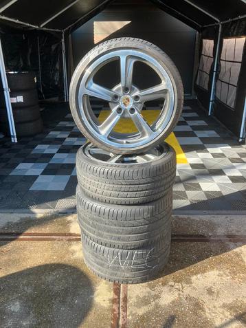 20 inch originele Porsche 911 Techno velgen met zomerbanden. beschikbaar voor biedingen