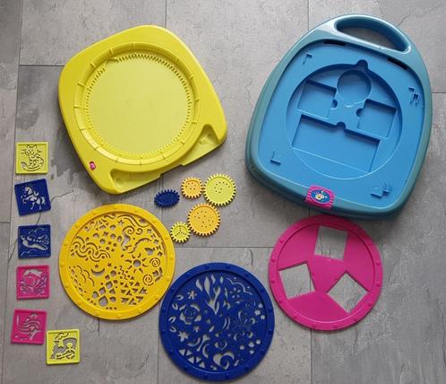 koffer met set spirograaf - tekenen, Hobby en Vrije tijd, Tekenen, Gebruikt, Overige typen, Ophalen of Verzenden
