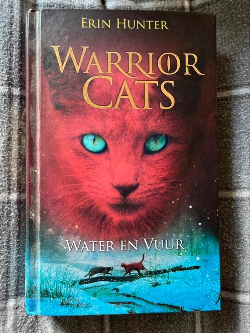 Erin Hunter - Water en vuur (hardcover), Boeken, Kinderboeken | Jeugd | 10 tot 12 jaar, Zo goed als nieuw, Ophalen of Verzenden