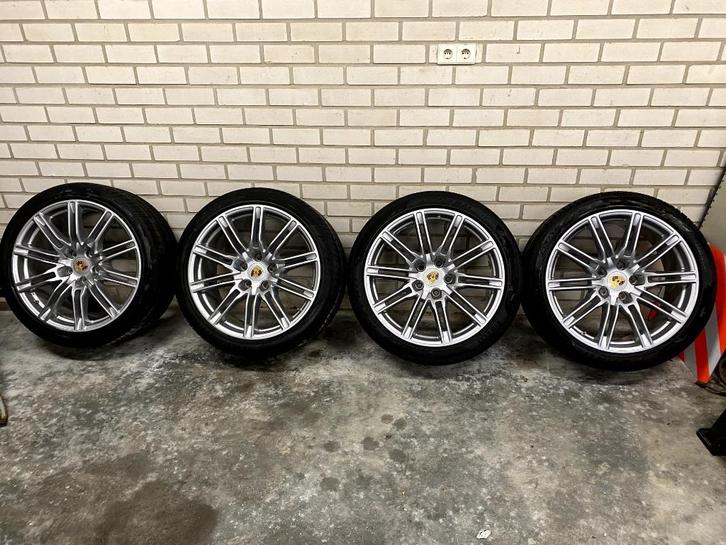 Porsche Cayenne ORIGINELE 21inch Turbo GTS Pirelli Banden, Auto-onderdelen, Banden en Velgen, Band(en), Zomerbanden, 21 inch, 295 mm
