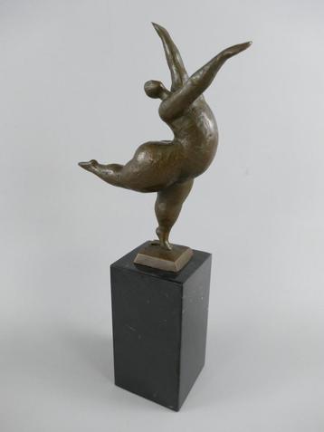Bronzen beeld DIKKE DAME H.33x15cm beschikbaar voor biedingen