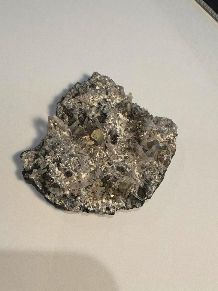 Pyriet, sfaleriet en kwarts ruw mineraal, Verzamelen, Mineralen en Fossielen, Mineraal, Ophalen of Verzenden