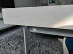 Leolux salontafel tablet kleur wit met grijs onderstel, Huis en Inrichting, Tafels | Salontafels, Gebruikt, Ophalen