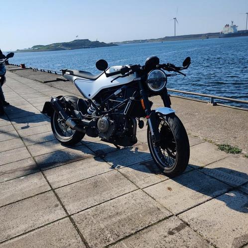 Husqvarna Vitpilen 401 2023 (Svartpilen) (ABS)(Quickshifter), Motoren, Motoren | Husqvarna, Particulier, Naked bike, 12 t/m 35 kW