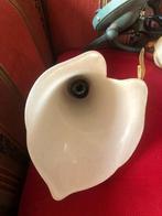 2 Arms wandlamp Italiaans met dikke glazen lampenkap bloem, Ophalen of Verzenden, Zo goed als nieuw, Glas, Vintage / klassiek