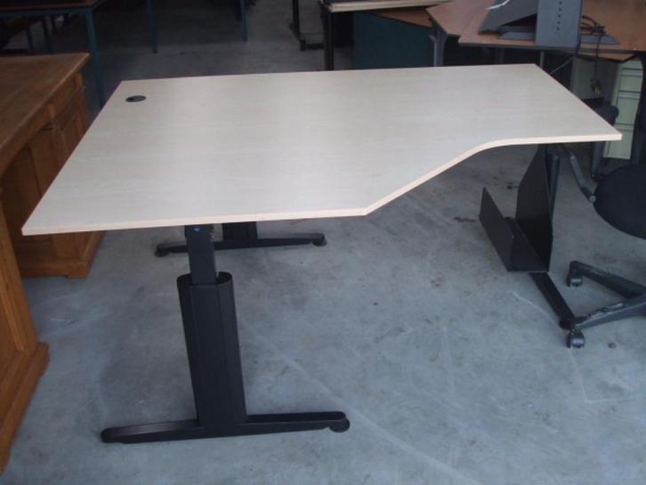 Bureaus  / hoekbureau, Huis en Inrichting, Bureaus, Gebruikt, Bureau, Elektrisch, In hoogte verstelbaar, Ophalen