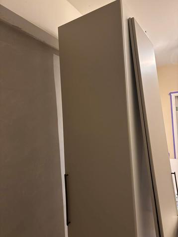 Enkele PAX-kast met planken