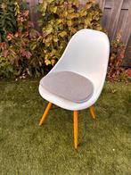Eames replica met houten poten 8 stuks, Huis en Inrichting, Stoelen, Ophalen, Wit, Zo goed als nieuw, Vijf, Zes of meer stoelen