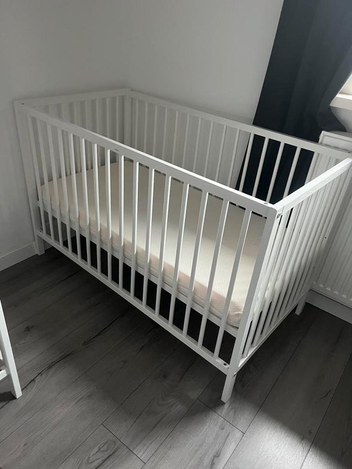 Babybed Van Asten, Kinderen en Baby's, Babywiegjes en Ledikanten, Zo goed als nieuw, Ledikant, Ophalen