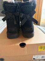 Uggs Bailey Bow Metal Spots maat 38, UGG, Zwart, Ophalen of Verzenden, Zo goed als nieuw