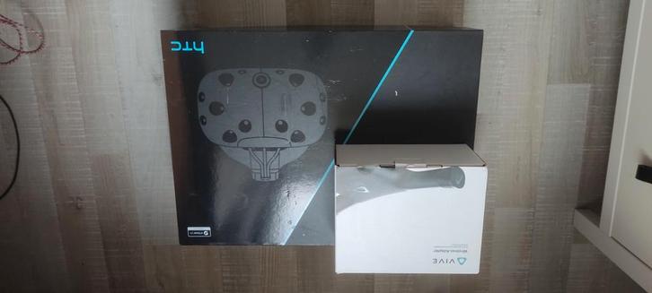 HTC Vive VR-bril met Wireless Adapter, Spelcomputers en Games, Virtual Reality, Zo goed als nieuw, Pc, VR-bril, Ophalen