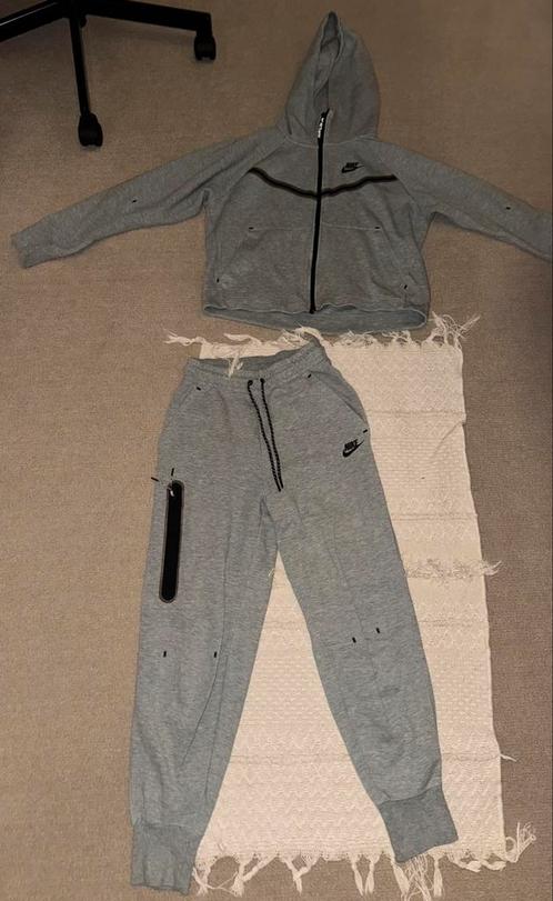 Originele Nike Tech Fleece set voor dames S/XS, Kleding | Heren, Sportkleding, Zo goed als nieuw, Maat 46 (S) of kleiner, Grijs