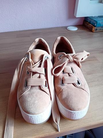 Gabor suede sneakers licht bruin mt 39 oftewel 6 beschikbaar voor biedingen