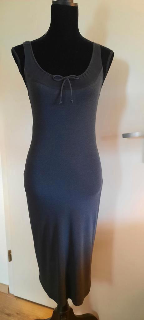 Zomerjurk antraciet met mooie zwarte halslijn mt36/38 Kokaaï, Kleding | Dames, Jurken, Zo goed als nieuw, Zwart, Onder de knie