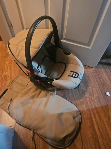 Chicco Maxi-Cosi met verkleiner en slaapzak beschikbaar voor biedingen