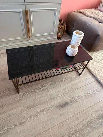 Salontafel van Livingfurn, marmer en messing beschikbaar voor biedingen