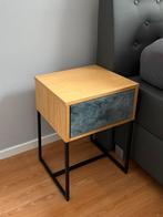 Modern, industrieel nachtkastje met lade, Huis en Inrichting, Slaapkamer | Nachtkastjes, Ophalen, Zo goed als nieuw, Hout, Minder dan 45 cm