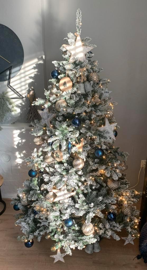 Black Box kunstkerstboom Fiss besneeuwd met 450 lampjes, Diversen, Kerst, Zo goed als nieuw, Ophalen