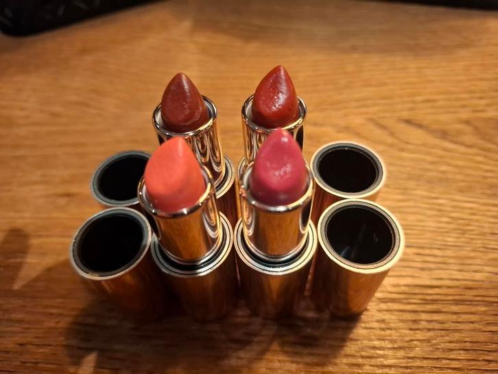LOYE make-up, Sieraden, Tassen en Uiterlijk, Uiterlijk | Cosmetica en Make-up, Zo goed als nieuw, Lippen, Ophalen of Verzenden