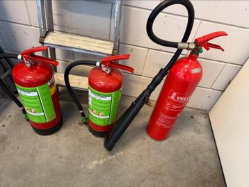 3 Brandblussers – Poeder & CO₂ – in goede staat beschikbaar voor biedingen