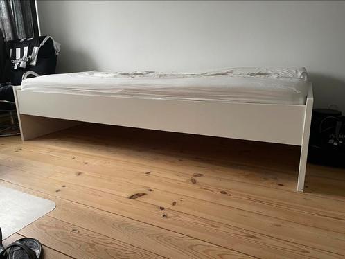 Bed 90 x 220, wit, van BEUK meubels, Huis en Inrichting, Slaapkamer | Bedden, Zo goed als nieuw, Eenpersoons, 90 cm, 200 cm, Hout