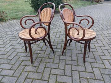 2 niet originele Thonet no.11 stoelen beschikbaar voor biedingen