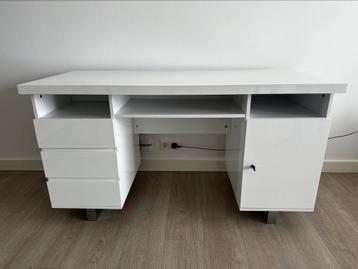 Witte bureau met lades en kastje – 140x60x76 cm beschikbaar voor biedingen