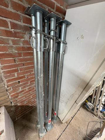 6 bouwstempels zo goed als nieuw 160cm tot 290cm beschikbaar voor biedingen
