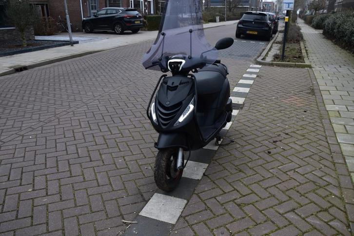 Piaggio zip 2020 brom kenteken, Fietsen en Brommers, Scooters | Piaggio, Gebruikt, Zip, Maximaal 45 km/u, Benzine, Ophalen of Verzenden