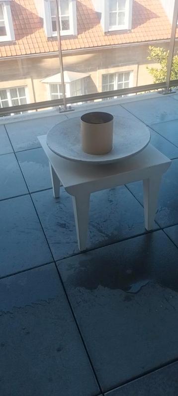 Kartel tuin bijzet tafel. beschikbaar voor biedingen