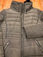 Sting Jas Olijfgroen Maat M ( nieuw ), Ophalen of Verzenden, Nieuw, Maat 38/40 (M), Groen