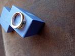 Goudkleurige stalen ring met gekleurde zirkoniasteentjes., Sieraden, Tassen en Uiterlijk, Ringen, IJzer of Staal, Ophalen of Verzenden