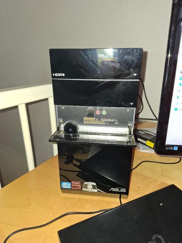 Mooie Asus PC met Windows 11 (25H2), Computers en Software, Desktop Pc's, Refurbished, 3 tot 4 Ghz, SSD, 8 GB, Met videokaart