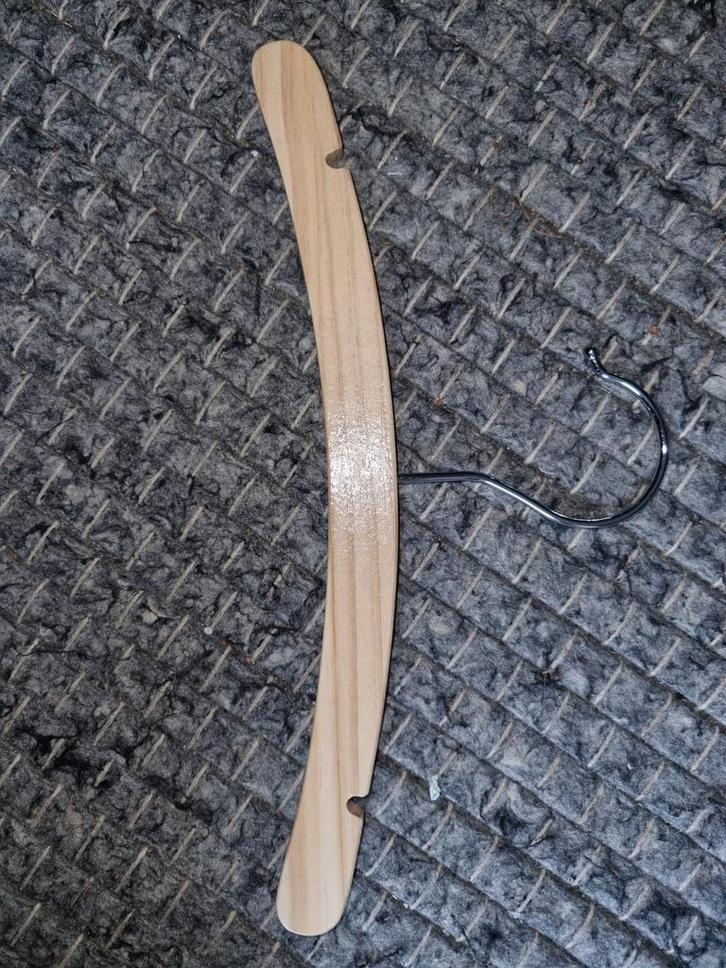 Baby kledinghangers - Hout, Kleding | Dames, Kledinghangers, Zo goed als nieuw, Hout, Kinderen, Ophalen of Verzenden