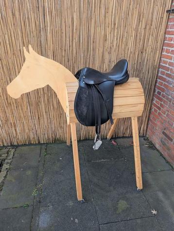 Stevig houten paard pony oefenpaard  beschikbaar voor biedingen