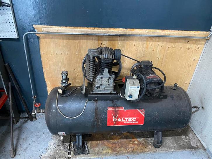 Raltec compressor 4pk 200liter, Doe-het-zelf en Verbouw, Compressors, Zo goed als nieuw, 100 liter of meer, Ophalen of Verzenden