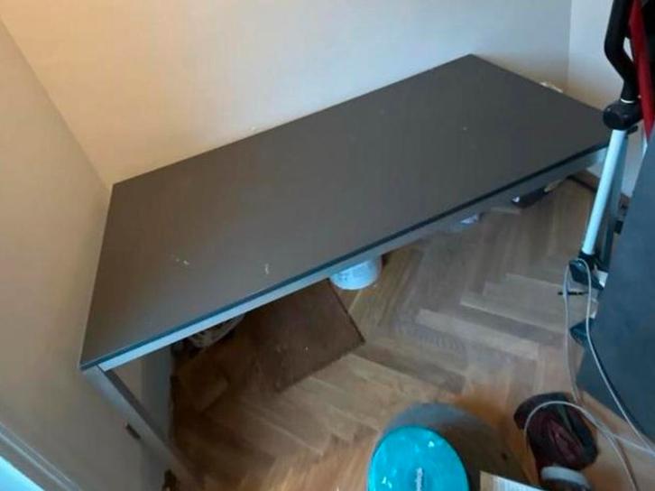 Gratis afhalen: Tafel 160x80 antraciet grijs onderstel metal, Huis en Inrichting, Bureaus, Ophalen