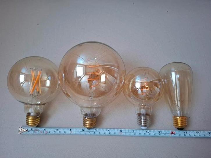 Set van 4 lampen met o.a. WiZ Whites Smart en 12.5 cm Globe, Huis en Inrichting, Lampen | Losse lampen, Zo goed als nieuw, Led-lamp
