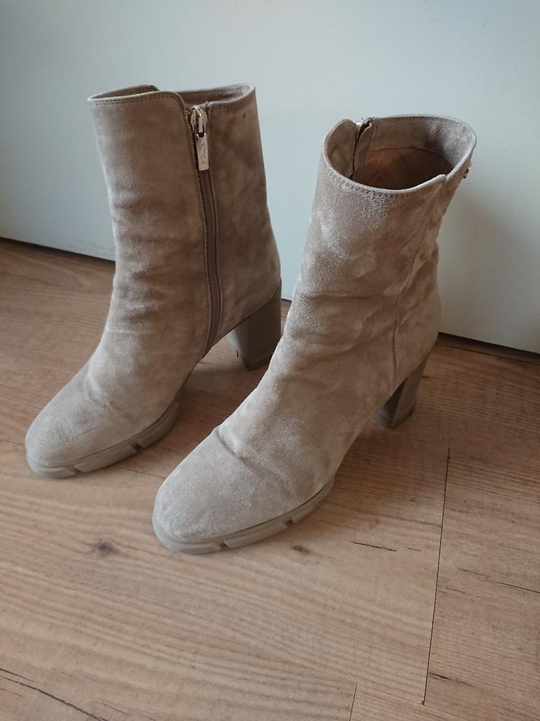 Notre - V enkellaarsjes, Beige, Lage of Enkellaarzen, Zo goed als nieuw, Notre - V