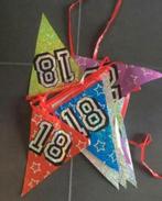 Verjaardag 18 jaar vlaggetjesslinger kleurrijk versiering, Hobby en Vrije tijd, Feestartikelen, Ophalen of Verzenden, Zo goed als nieuw