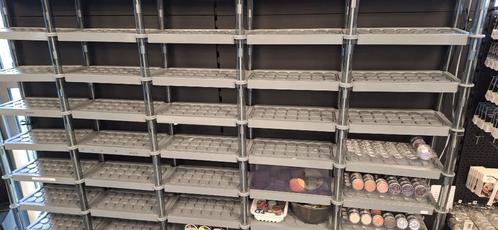 Grimas winkelstellage (50 plankjes), Hobby en Vrije tijd, Feestartikelen, Gebruikt, Schmink, Overige, Ophalen