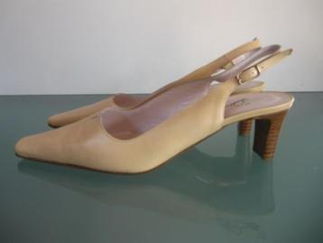 MODA DI FAUSTO Nieuwe beige slingbacks 41,5 beschikbaar voor biedingen
